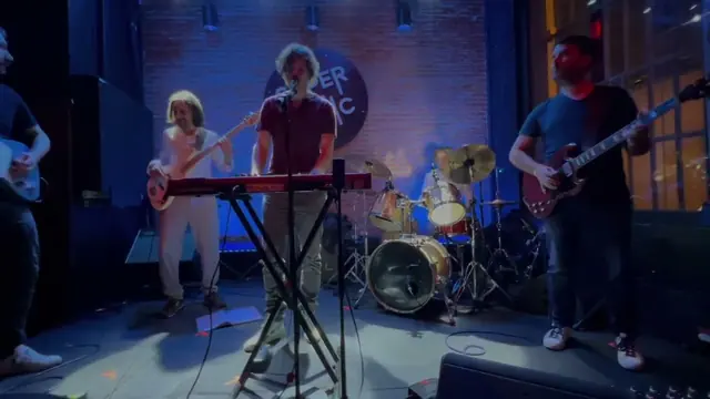 Video: Entertained — Live in Paris